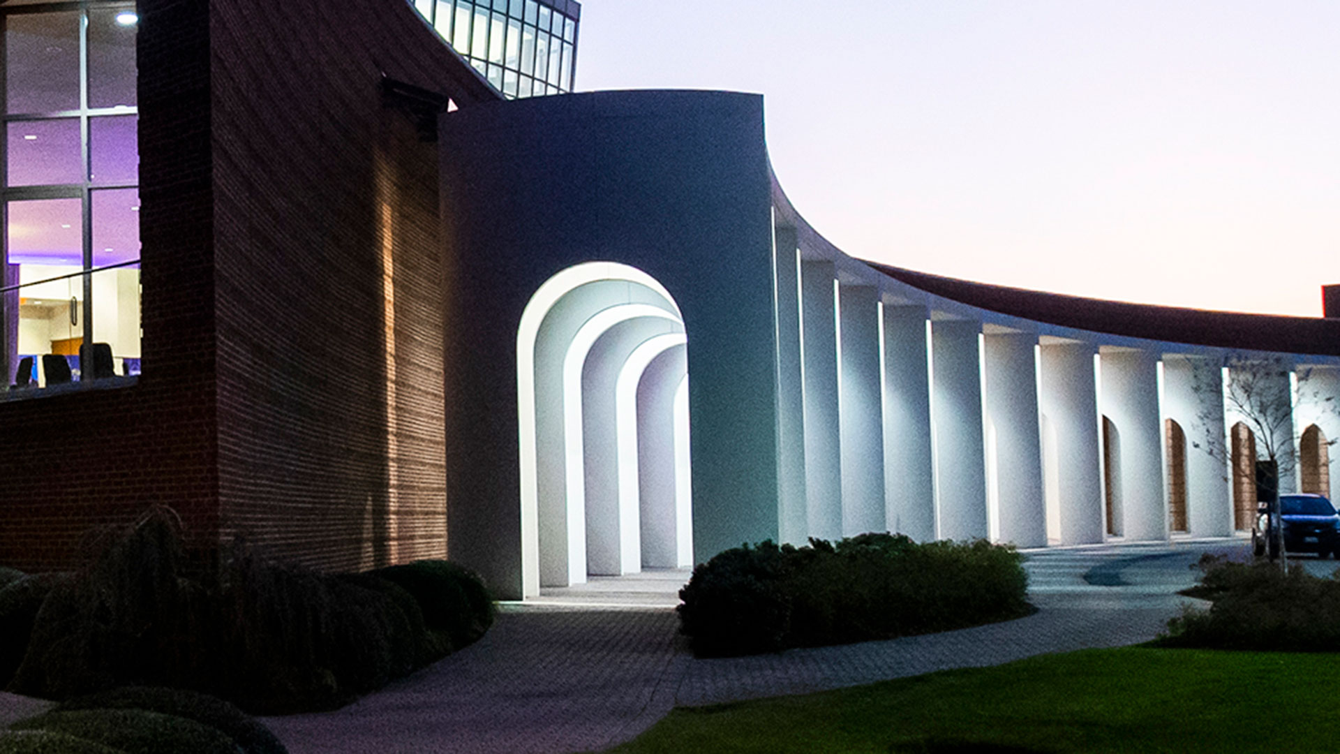 The arched colonnade that connects the Ferguson Center of the Arts to the Torggler Fine Arts Center