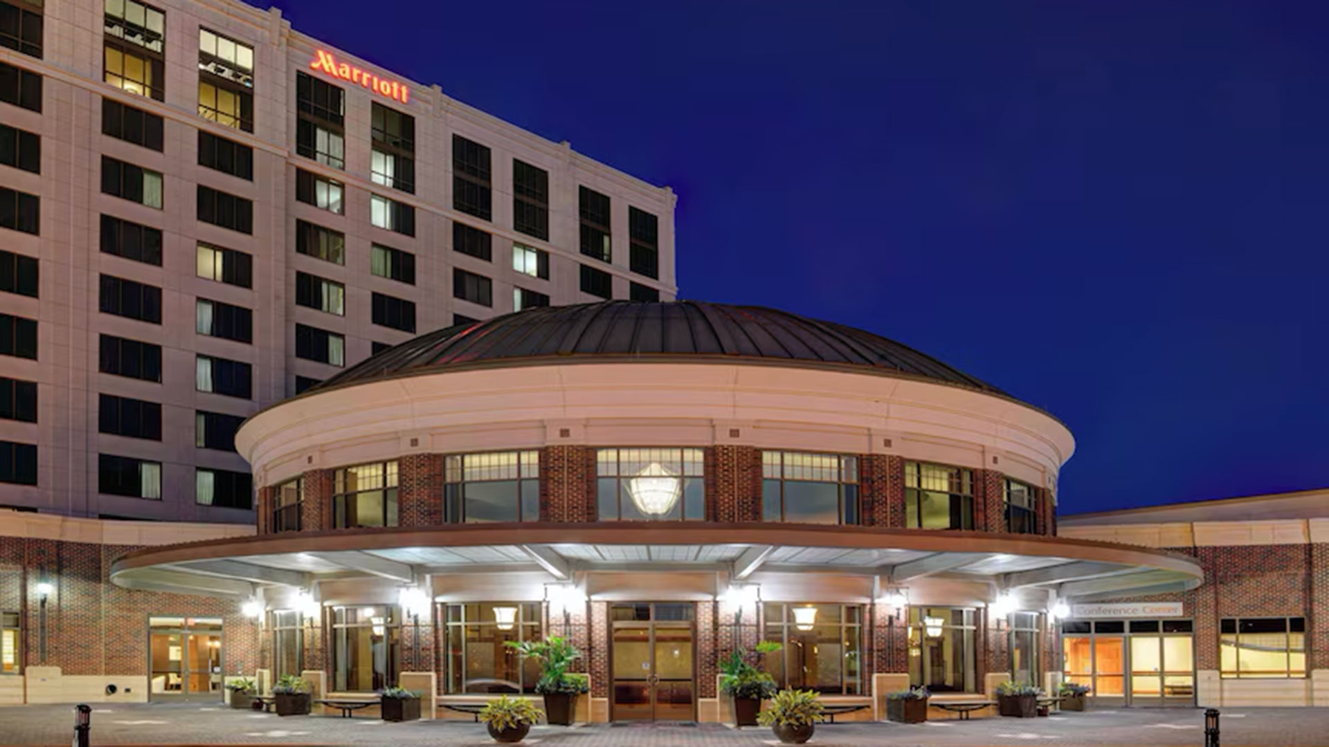 An external view of the Marriot at City Center in the evening