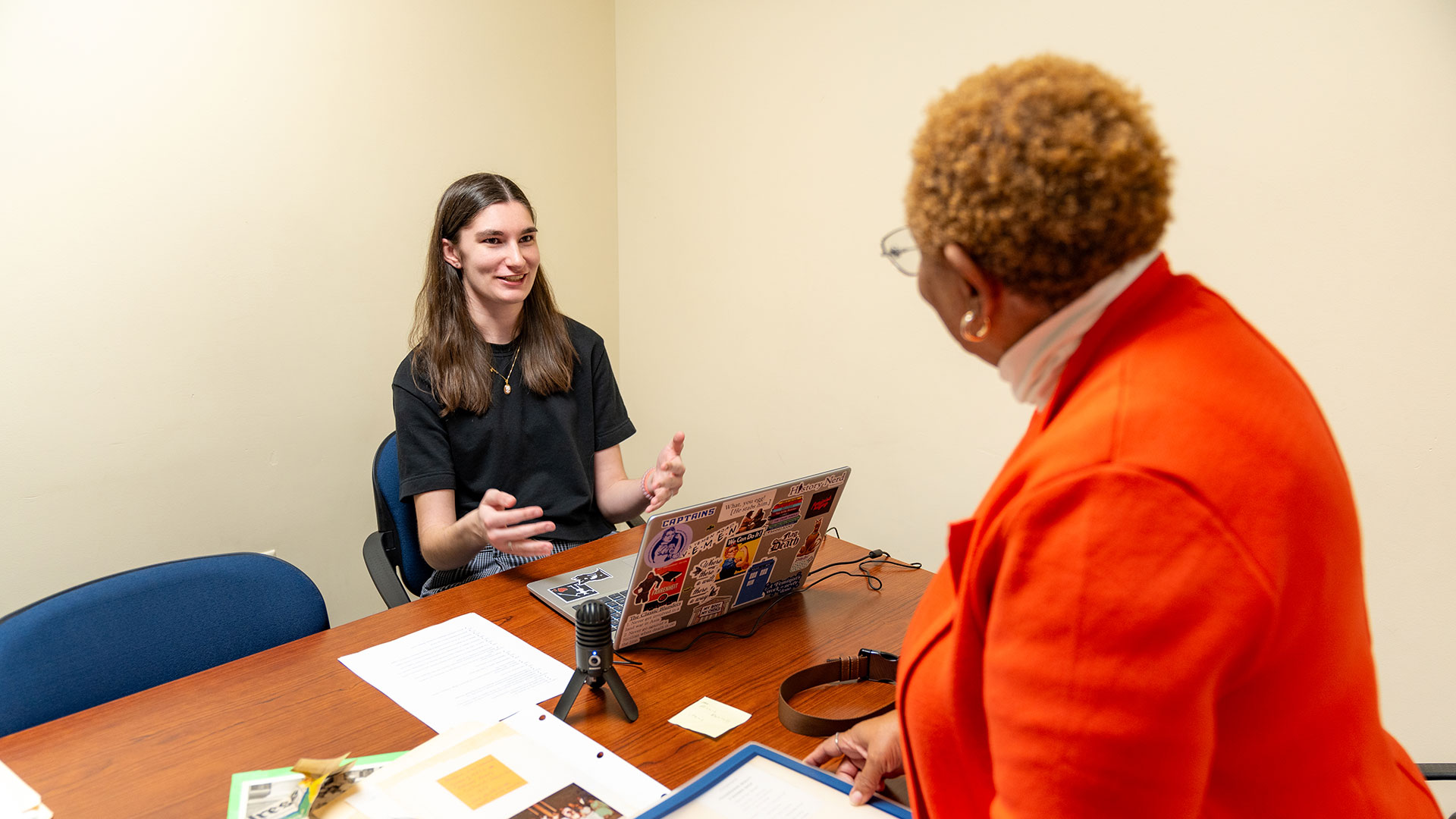 Student Olivia Brubaker interviews Susann Davis as part of the Hampton Roads Oral History Project